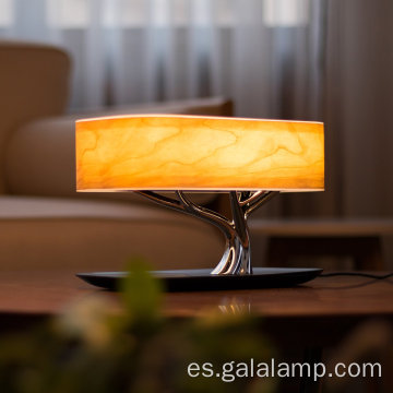 Lámpara de mesa de madera con base de árbol